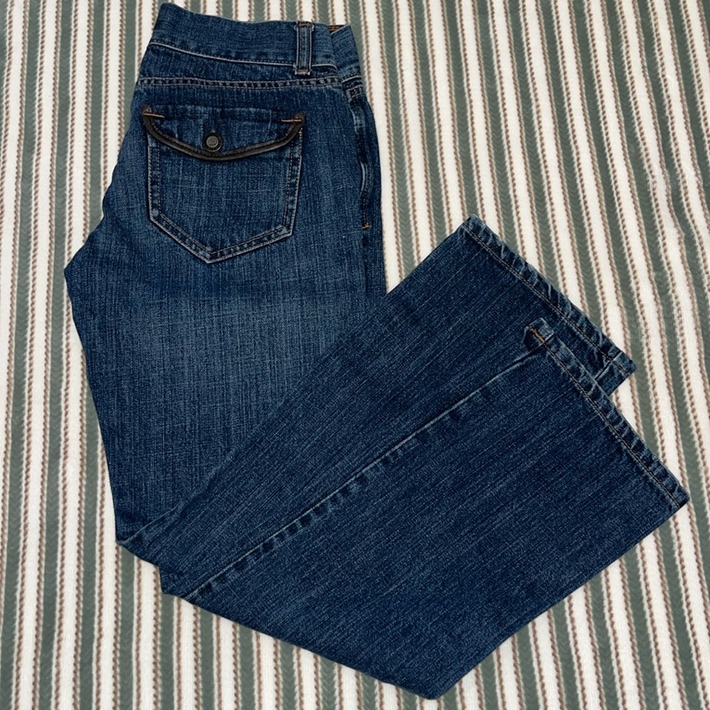 Abercrombie & Fitch Women’s Distressed straight dark wash jeans size 00